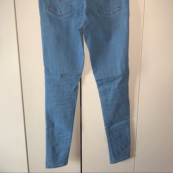 Levi High Rise Skinny Jeans - Picture 3 of 4